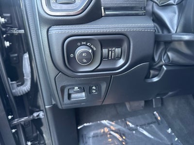 2022 RAM 1500 Limited Crew Cab 4x4 5'7" Box