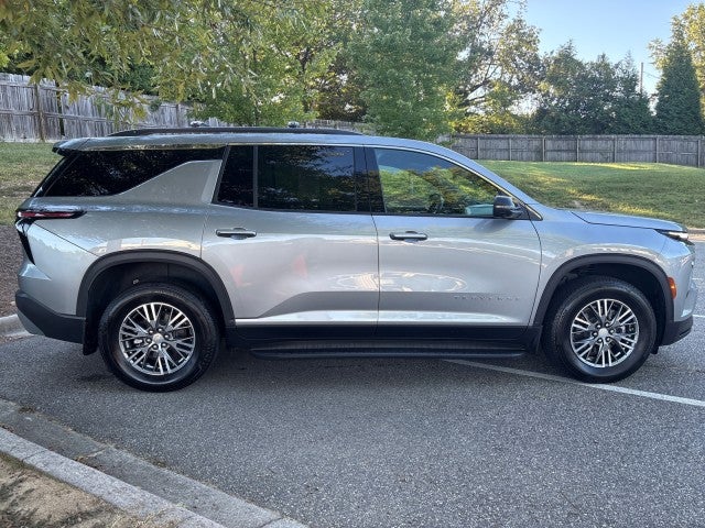 2024 Chevrolet Traverse LT