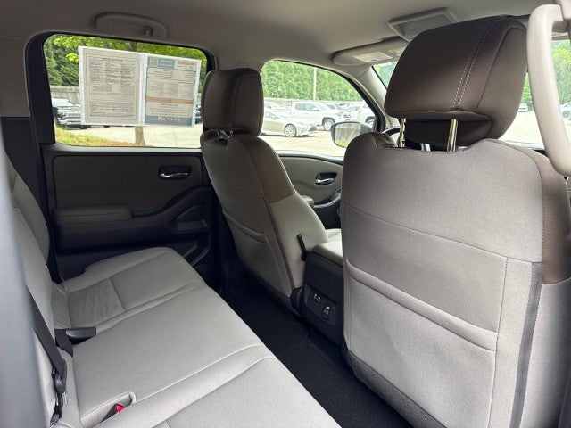 2022 Nissan Frontier Crew Cab SV 4x2
