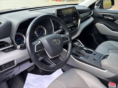 2022 Toyota Highlander Hybrid XLE