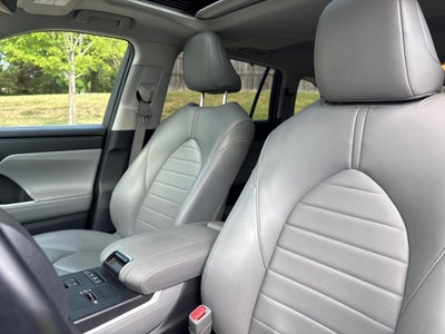 2022 Toyota Highlander Hybrid XLE